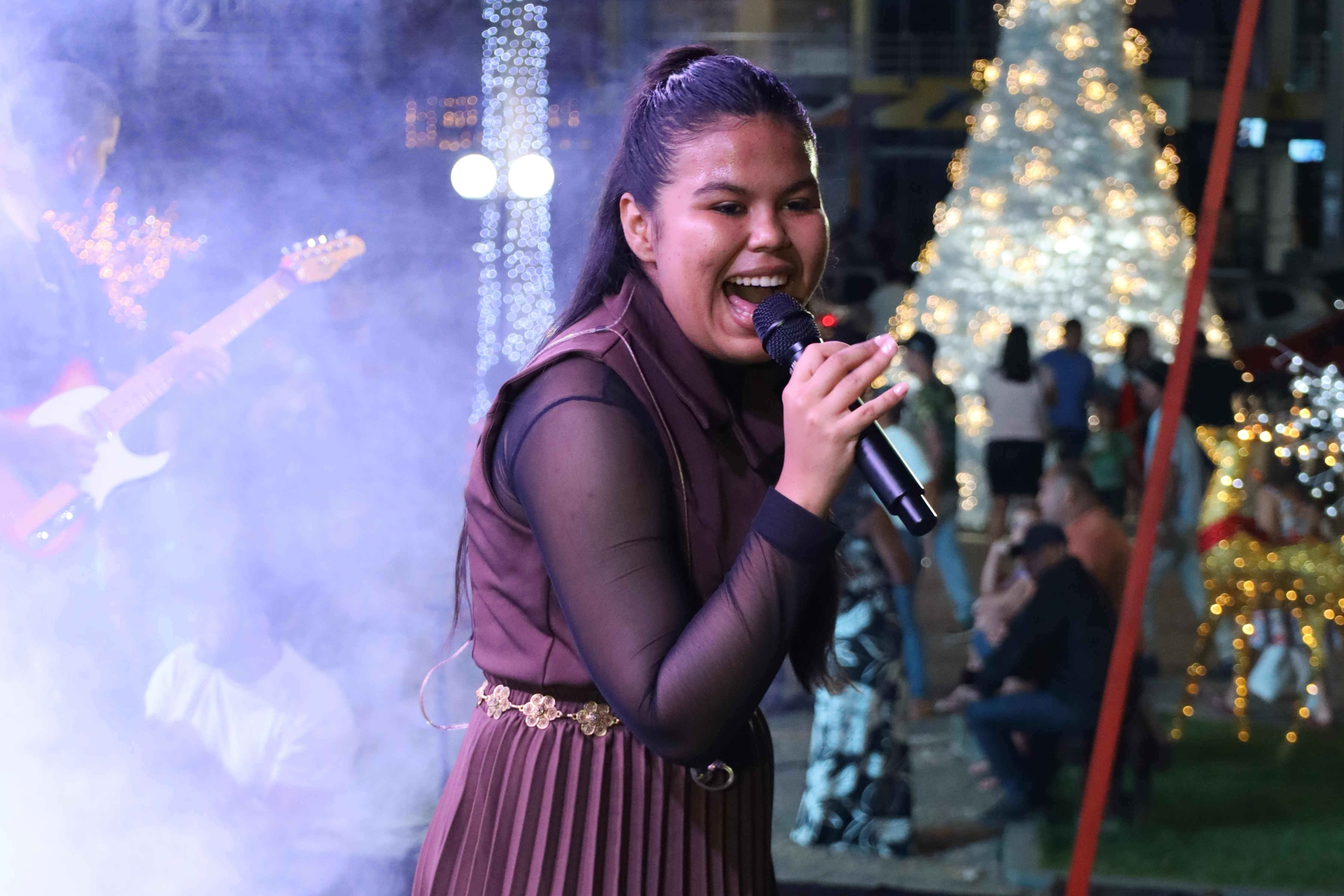 noticia Wellen Carvalho finaliza 2025 com apresentação marcante no evento Natal de Amor, no Pará