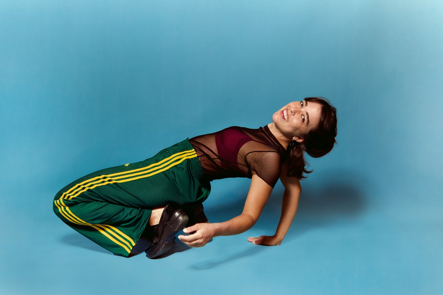 noticia Mari Romano lança o single “Tudo Errado” e anuncia o álbum “Além da Pele”