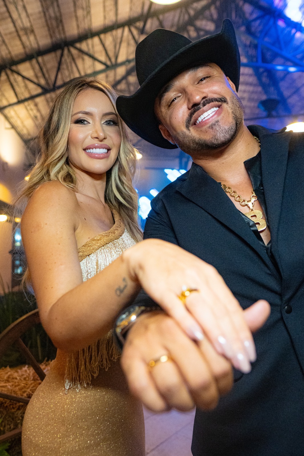 noticia Brenno, da dupla Brenno & Matheus pede Manu Simoneti em noivado surpresa em Maringá