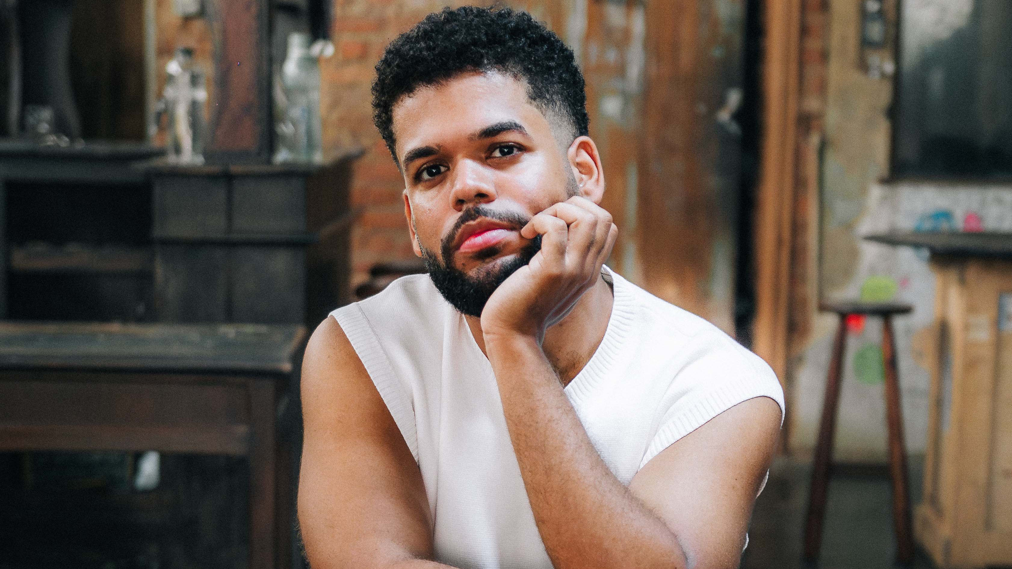 noticia Conheça Pedro Madeira, cantor revelado por Iza e apadrinhado por ícone do Pop Rock nacional