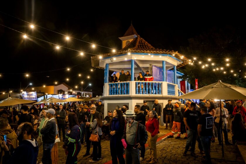 noticia  Deu Samba divide palco com Henrique & Juliano em Guaxupé e agita o Festival de Verão JF neste fim de semana 