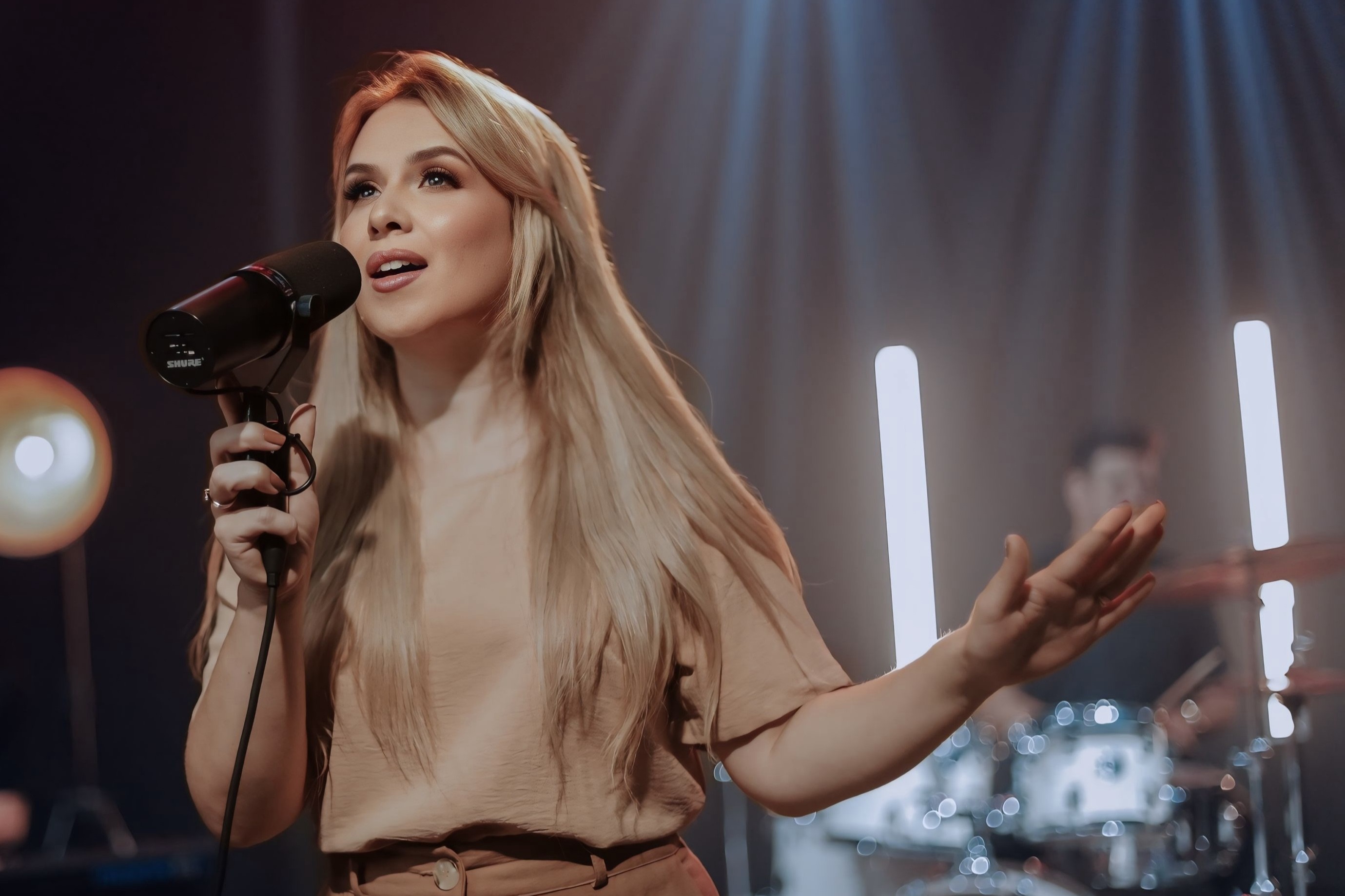 noticia Fernanda Martell lança “Eu Sou Deus” e apresenta canção de confiança e adoração profunda