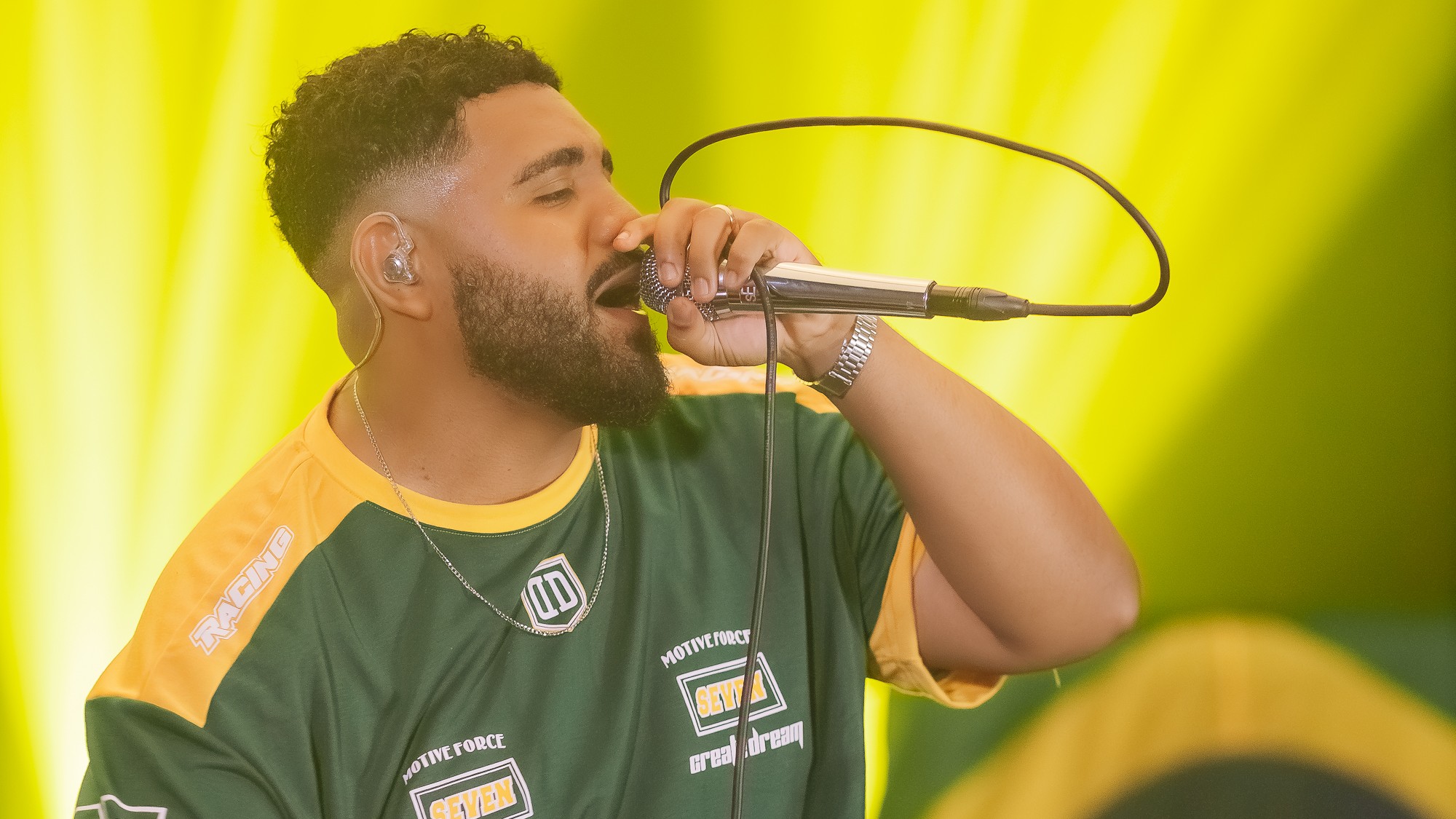 noticia Em clima de Copa do Mundo, Silas Magalhães lança a canção “Bênçãos Reais”