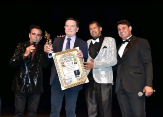 noticia A noite do Oscar Brasileiro: Romildo dos Santos homenageia diversas personalidades com o Prêmio Comunicação e Destaque 2026