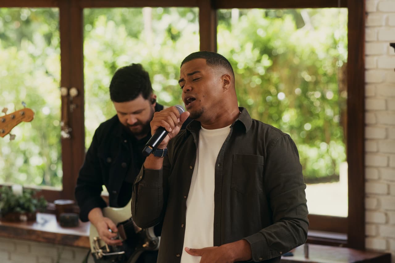 noticia John Cunha apresenta o clipe da faixa “Teu Amor”