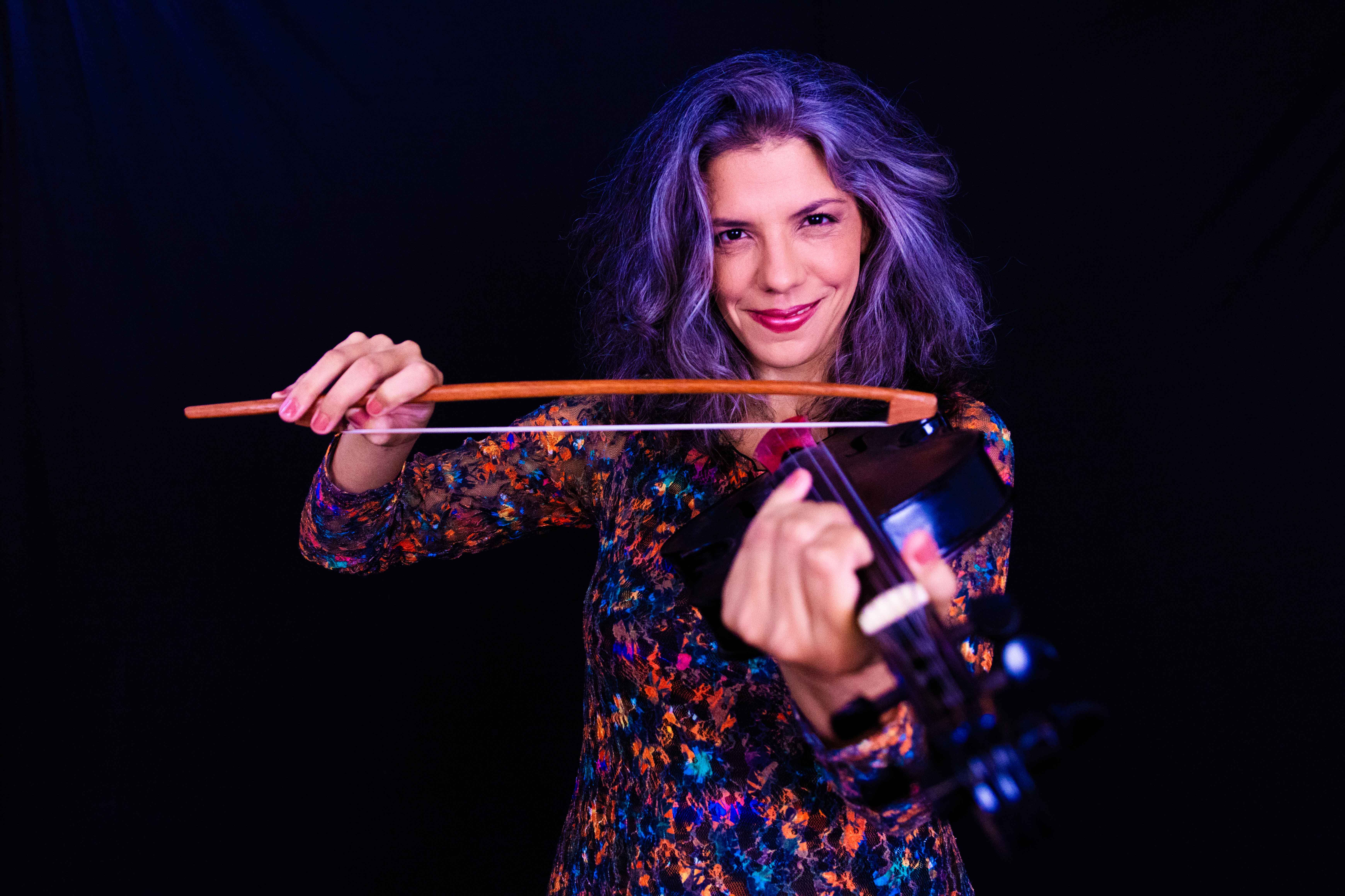 noticia Maísa Arantes celebra 20 anos de carreira com show no RJ do seu novo álbum, “Baile da Maisinha”