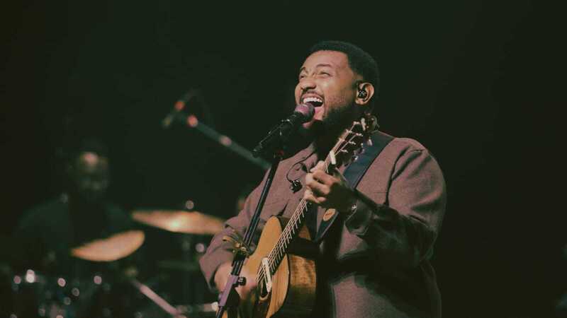 noticia Eli Soares apresenta o álbum “Live in Recife” e o vídeo de “Me Ajude a Melhorar”
