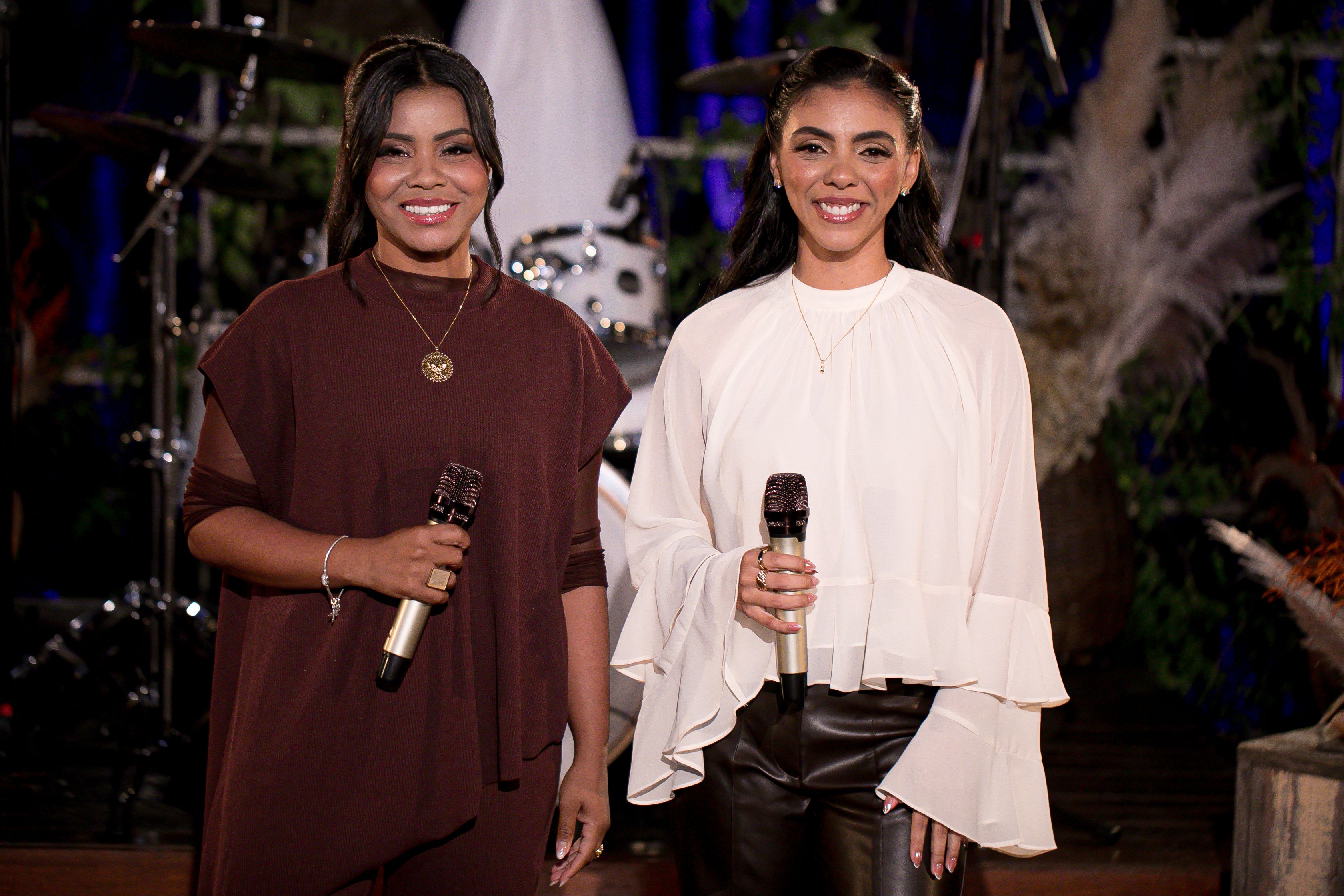 noticia Vanessa Cavalcante e Tawany Camargo unem suas vozes na canção “Enche-me”