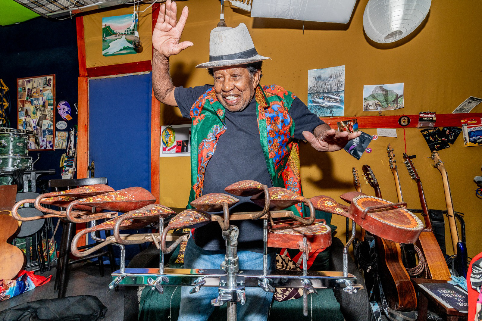noticia Lenda mundial da percussão, Robertinho Silva faz aniversário com show na Lapa