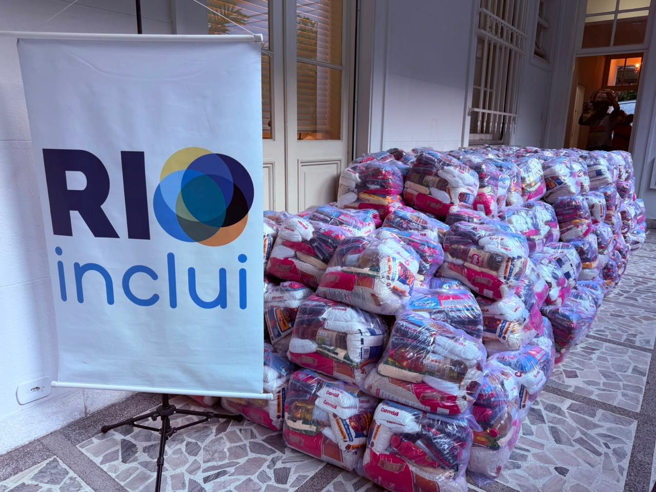 noticia Conferência de Mulheres Evangélicas entrega mais de 7 toneladas de alimentos não perecíveis em parceria com a RIOinclui