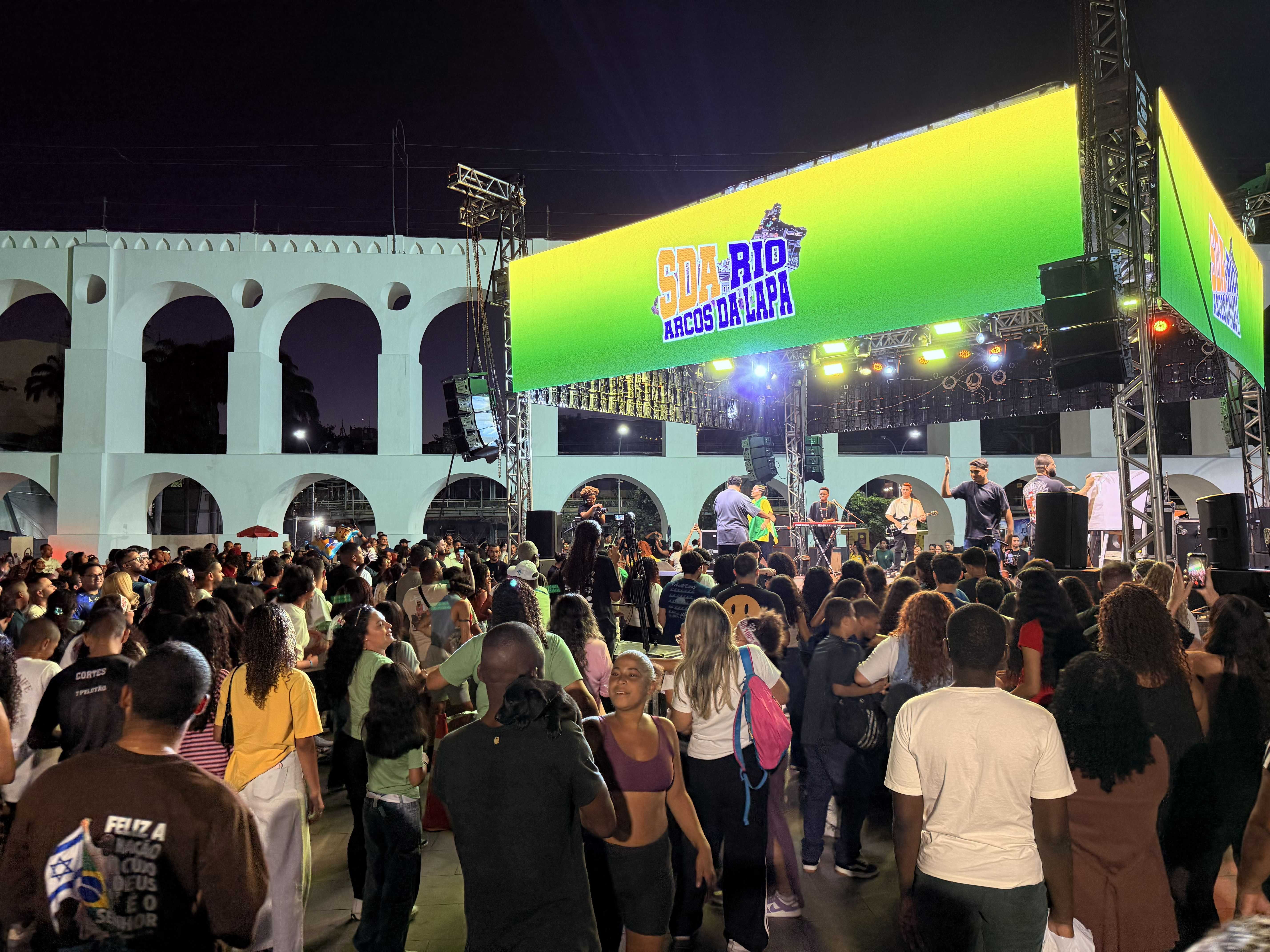 noticia Centenas de jovens participam do encerramento da Semana do Avivamento nos Arcos da Lapa com participação de Lukas Agustinho e Dan Nascimento