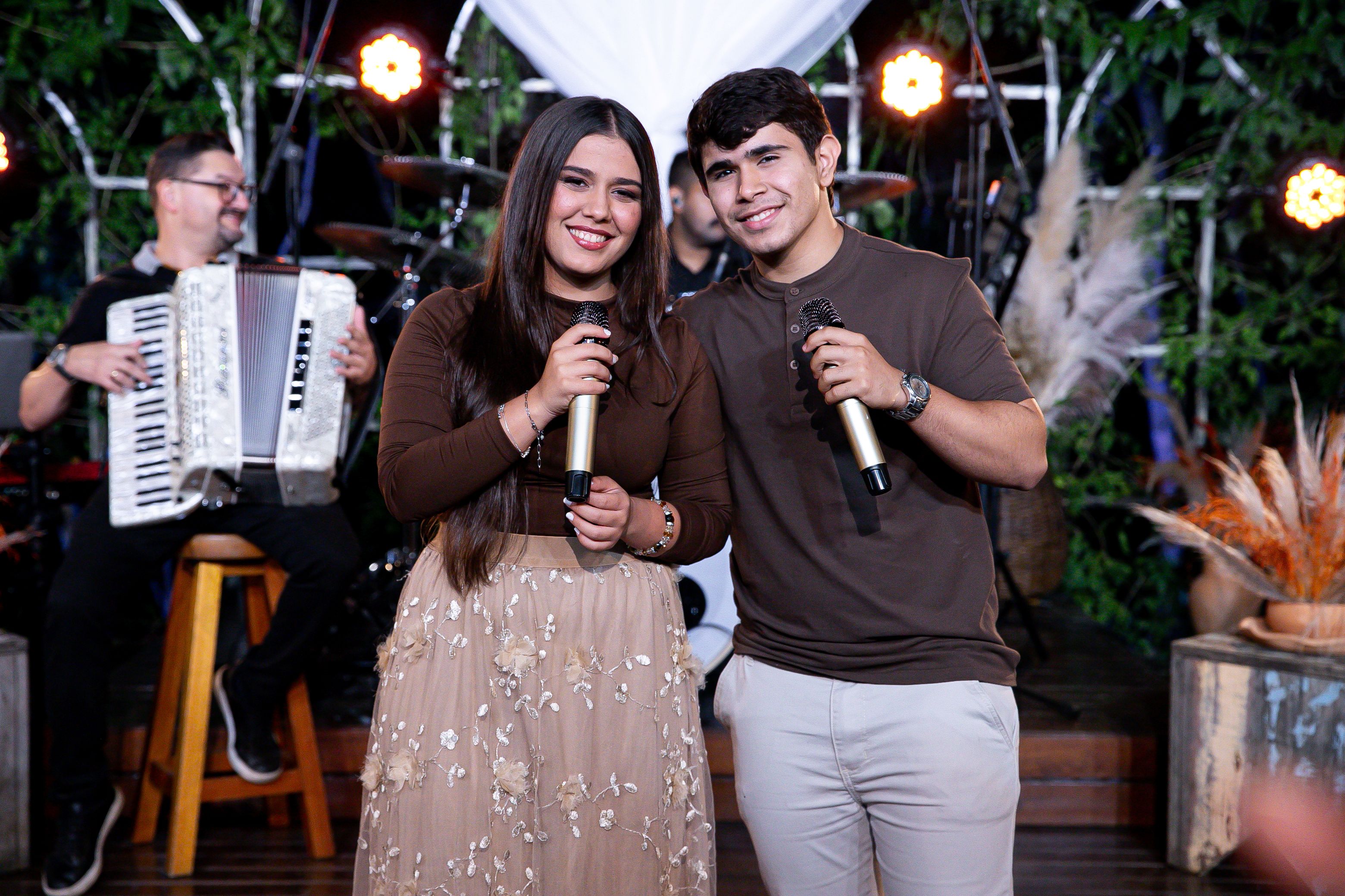 noticia João Marcos e Maria Eduarda lançam versão sertaneja do hit “Bênçãos Que Não Têm Fim”