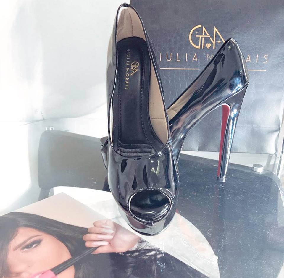 noticia Aos 21 anos, Giulia Morais monta seu segundo negócio: grife de sapatos inspirada na Louboutin