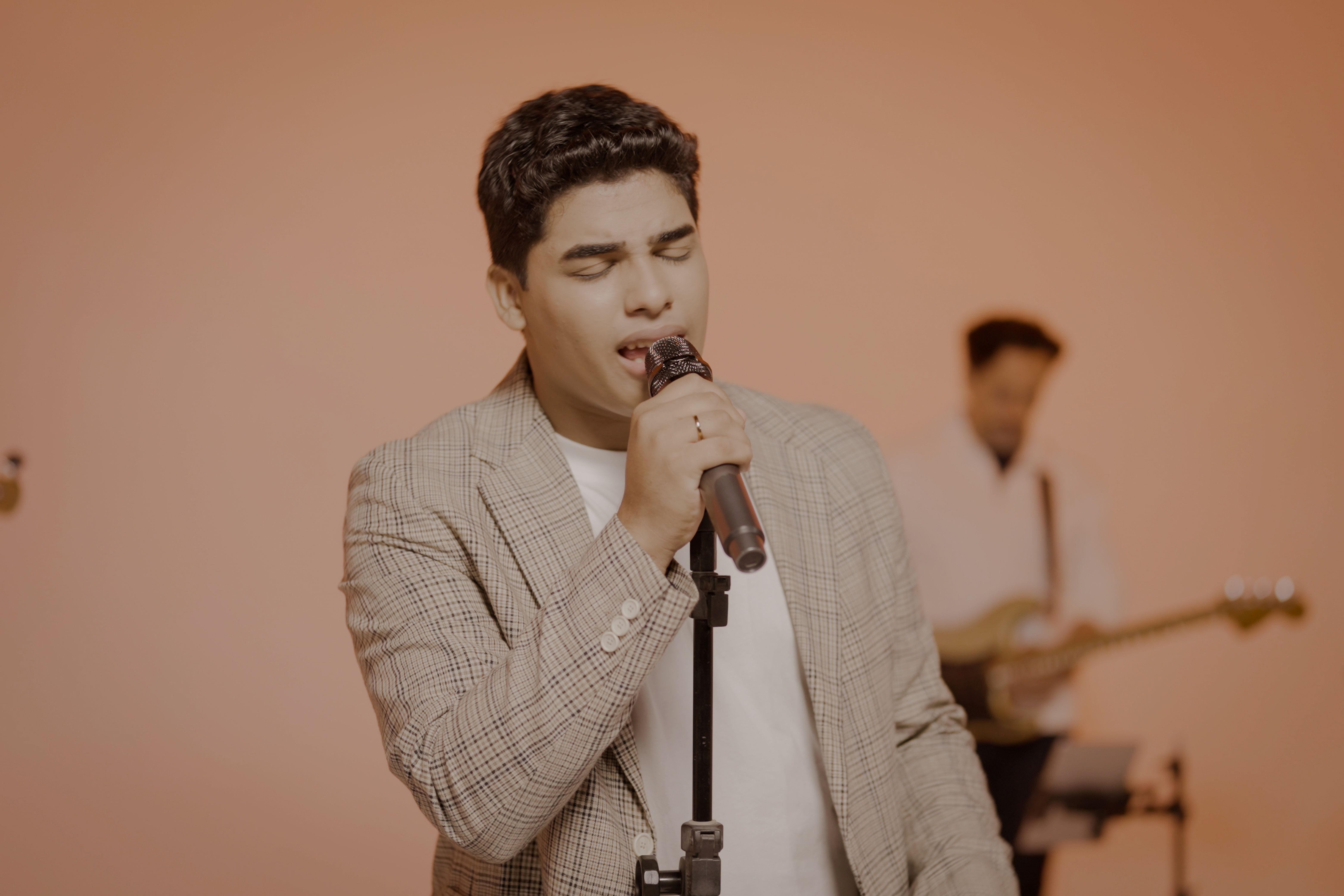 noticia Revelação da música gospel no Ceará, Vinicius Santos estreia na Gravadora Louvor Eterno com o single “Tudo É Perda”