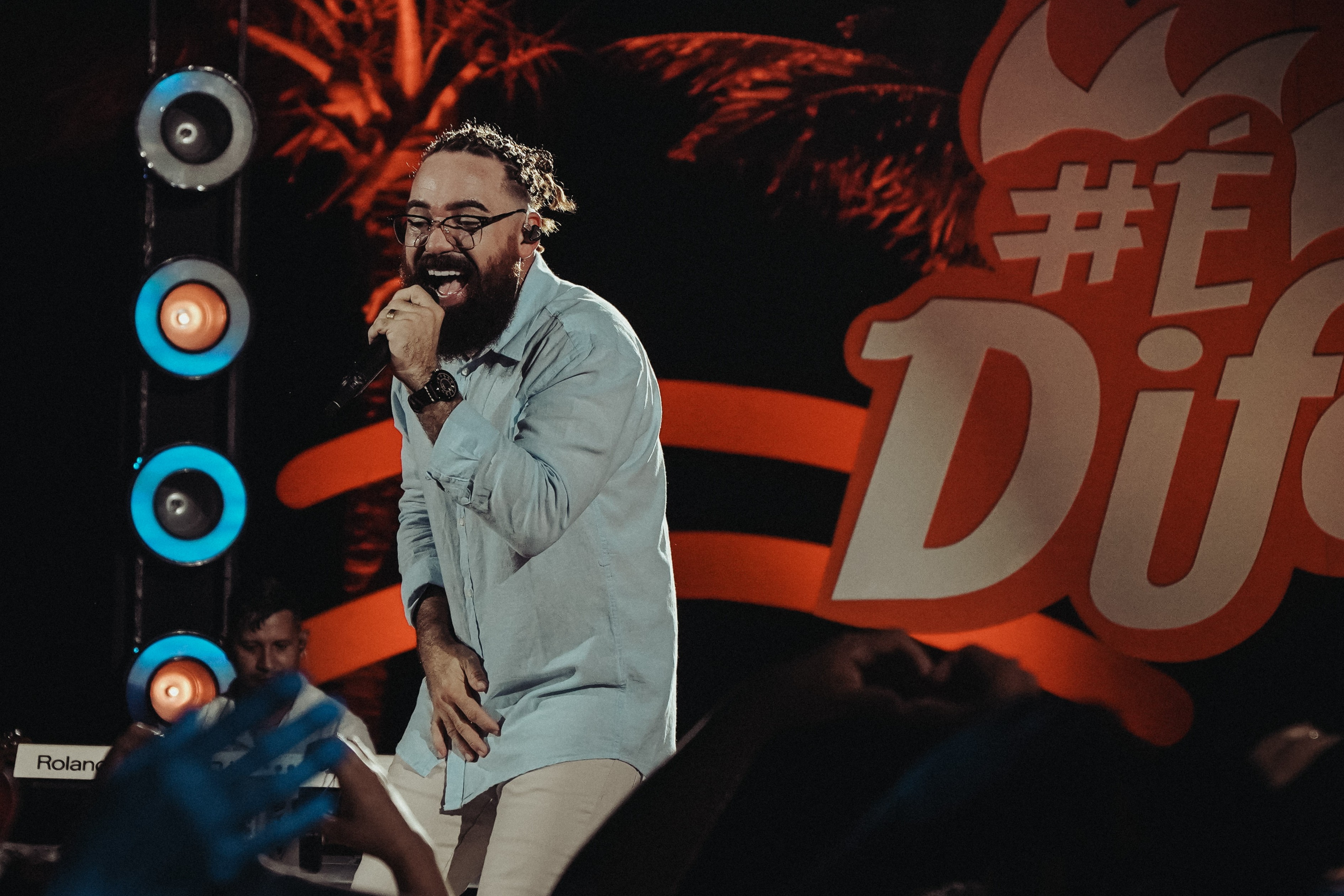 noticia Jhonny Salvação transforma reflexão sobre ansiedade em música no primeiro single do novo DVD