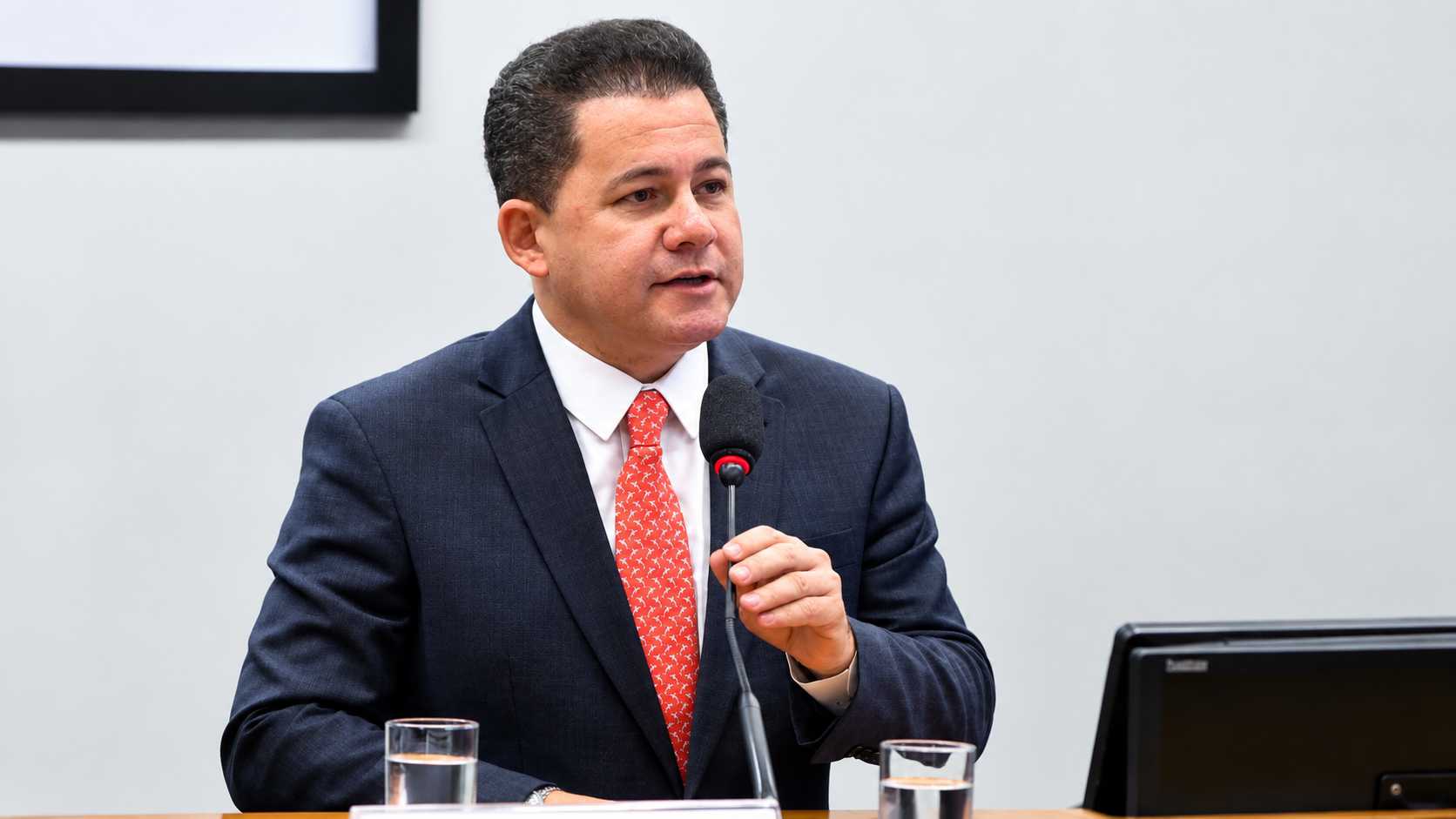 noticia Do rádio à Câmara: a trajetória de Cezinha de Madureira, jornalista que chegou à política