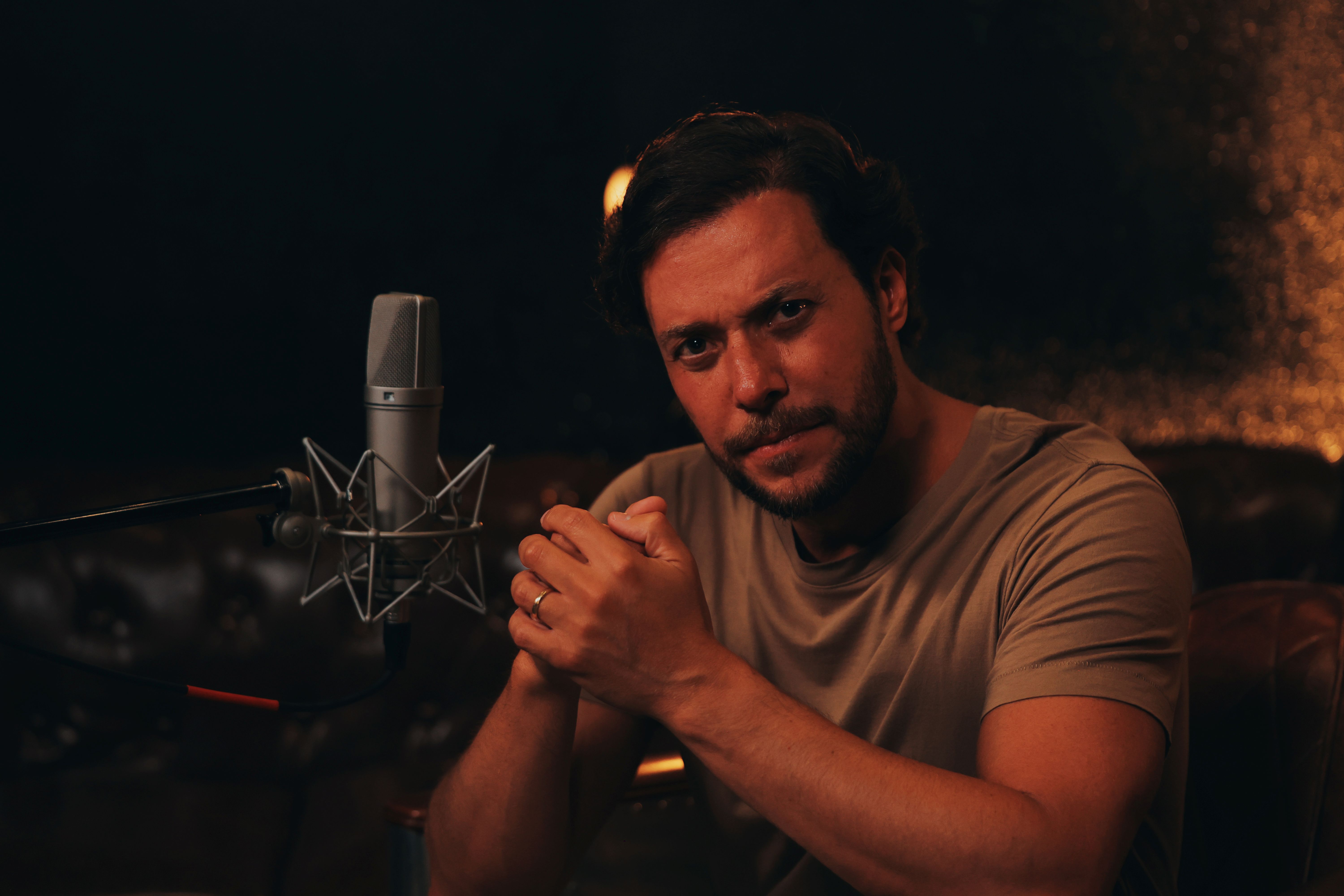 noticia Após quatro anos de pausa, André Valadão retoma a carreira musical e lança o álbum “Versões Acústicas, Volume 3”