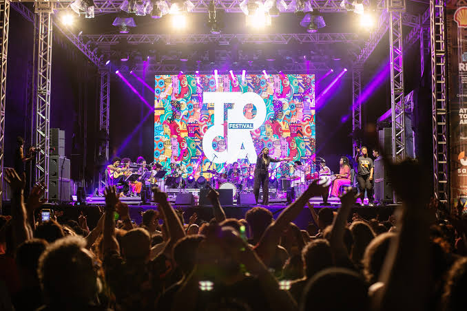 noticia Festival TOCA na Lapa teve shows gratuitos de Soul de Brasileiro e Larissa Luz
