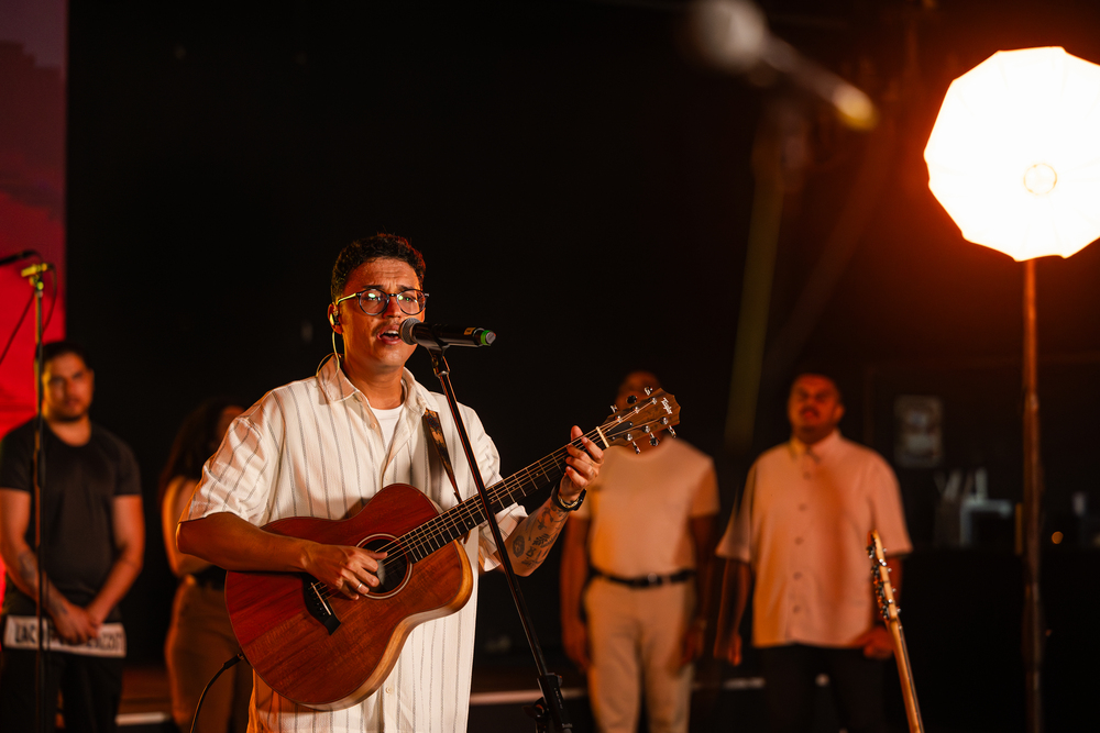 noticia José Wellington lança o álbum “Vem Marcar (Ao Vivo)” e o videoclipe de “A Ti Seja a Glória”