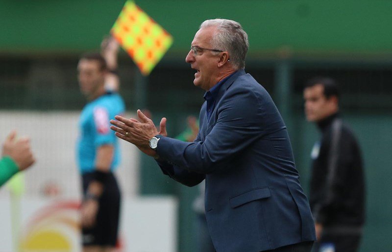 noticia Tricolor perde e segue na zona de rebaixamento 