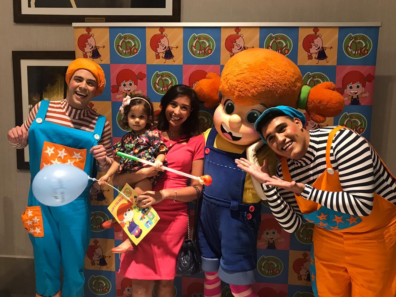 noticia Renata Maron e sua filha prestigiam estreia do musical 