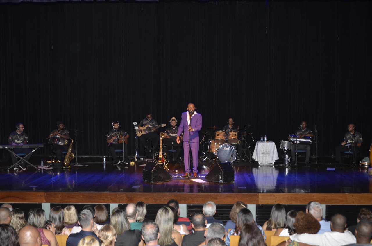 noticia Almirzinho emociona fãs durante lançamento de seu novo show