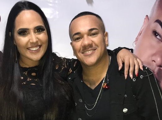 noticia Perlla assiste gravação do novo DVD de Vitinho