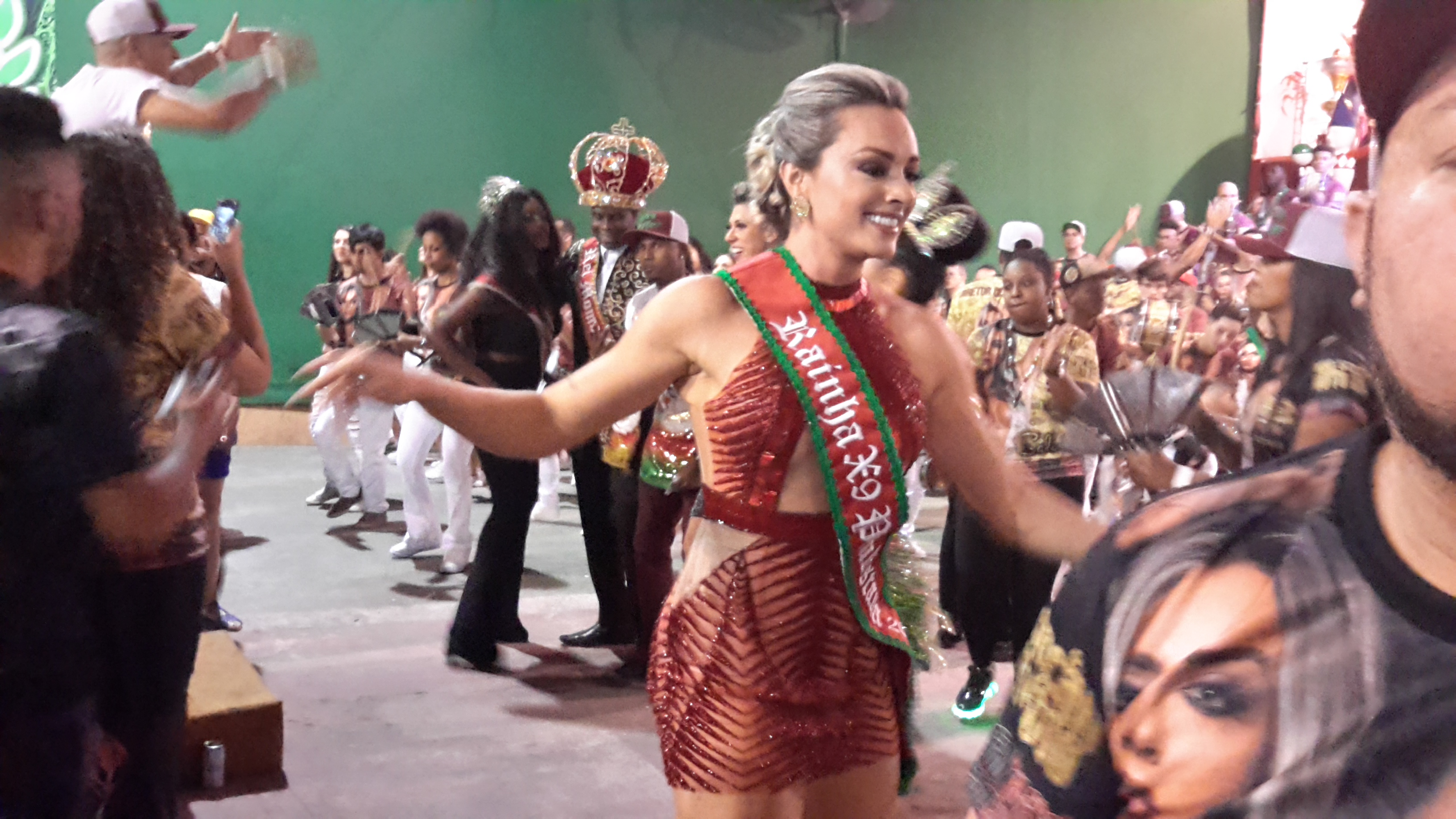 noticia Juju Salimeni é coroada rainha de bateria da X9 Paulistana 