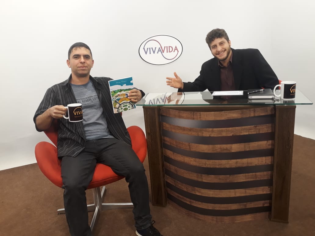 noticia O escritor e poeta, Thiago Winner, foi entrevistado pelo talk show 