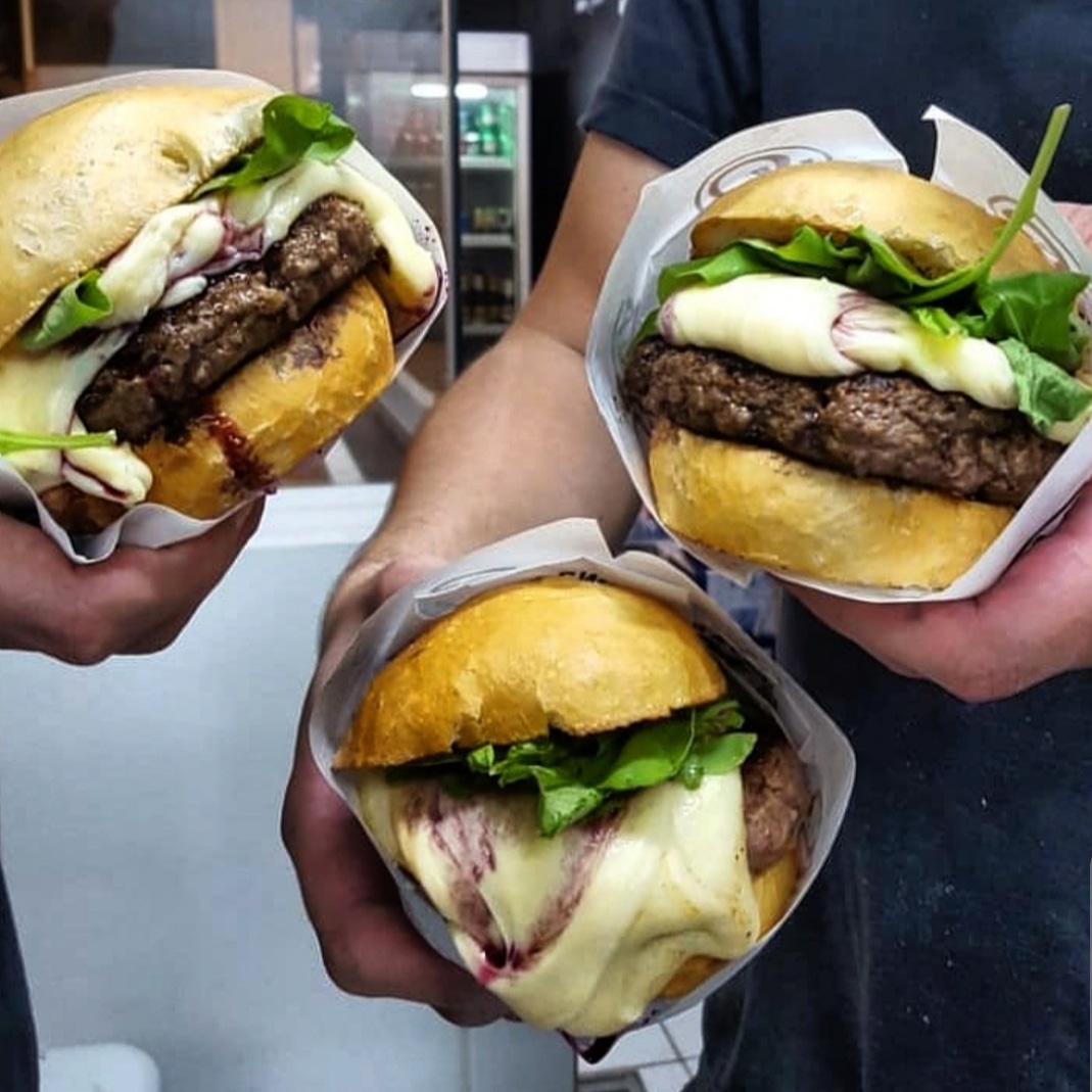 noticia SINA FCB passa a produzir mais burgers de aligot para atender demanda 
