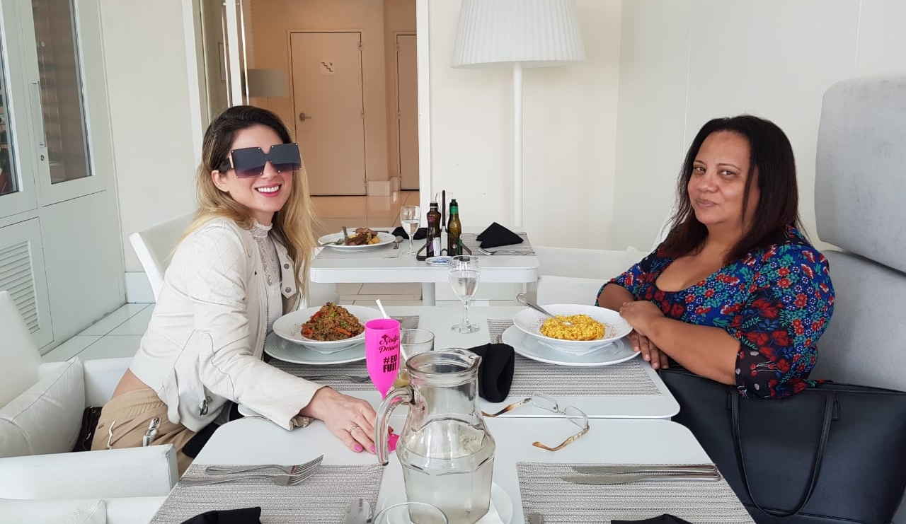noticia Márcia Gomes recebe Nadja Pessoa em um delicioso almoço