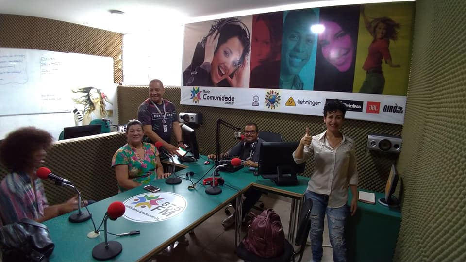 noticia Atriz e cantora Biah Carfig é entrevistada na rádio Comunidade FM São Paulo