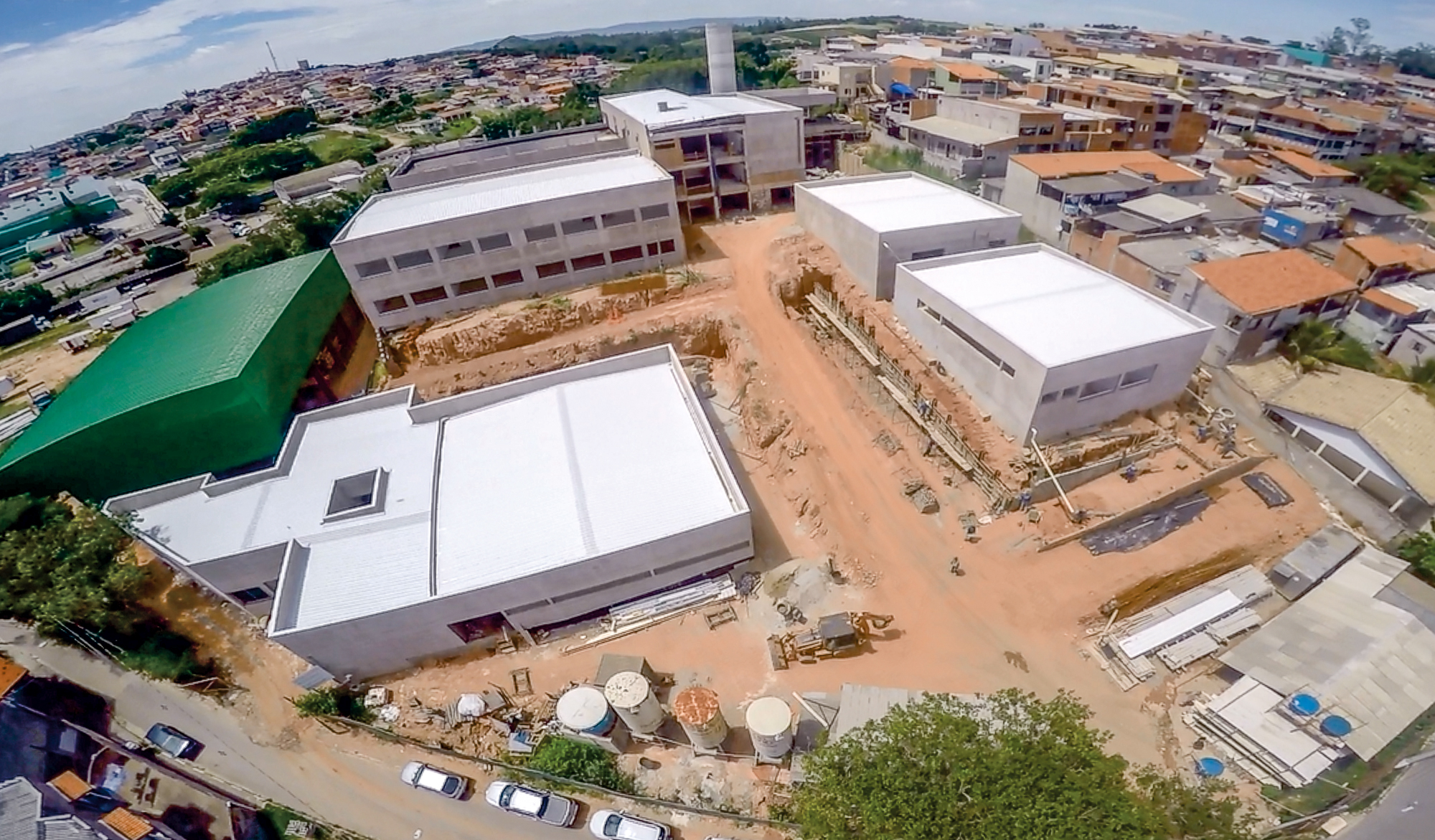 noticia MAIS UMA UNIDADE ESCOLAR, SENDO FINALIZADA EM LOUVEIRA.