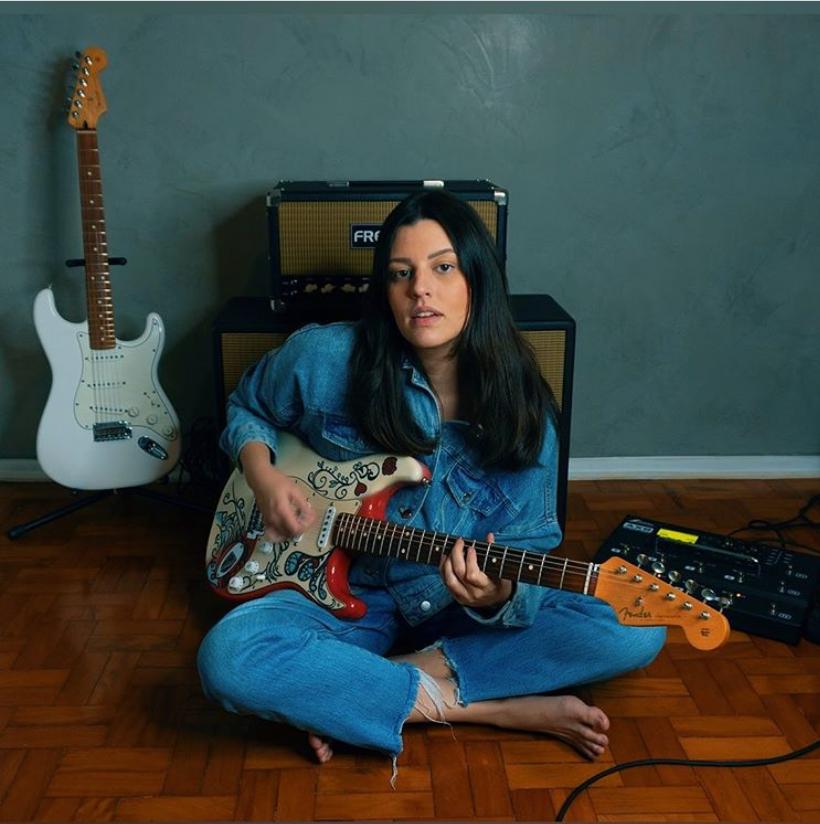 noticia  De Dua Lipa a Tiago Iorc: Julia Smith mostra diversidade musical em seus covers