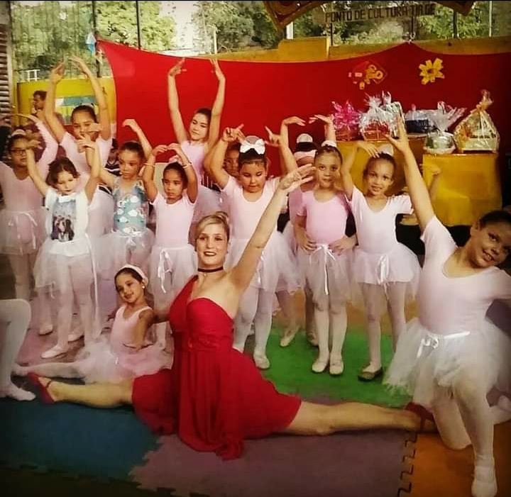 noticia Vida de crianças de baixa renda transformadas através do projeto Dança Para Todos