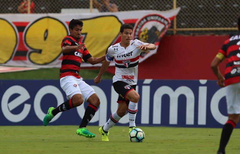 noticia São Paulo vence Vitória no Barradão 