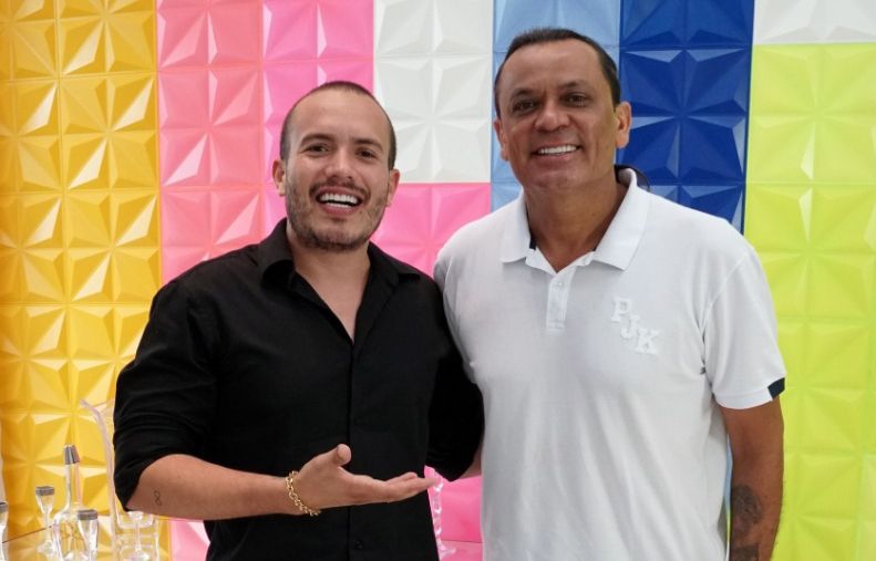 noticia Em entrevista a Júnior Pacheco, cantor Frank Aguiar mostra nova decoração de sua mansão em SBC