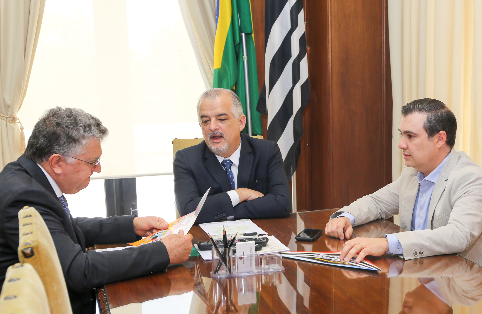 noticia Prefeito de Louveira  é recebido no gabinete do Vice-Governador Marcio França acompanhado do Deputado Federal Luiz Lauro Filho para discutir implantação de Universidade no  município.