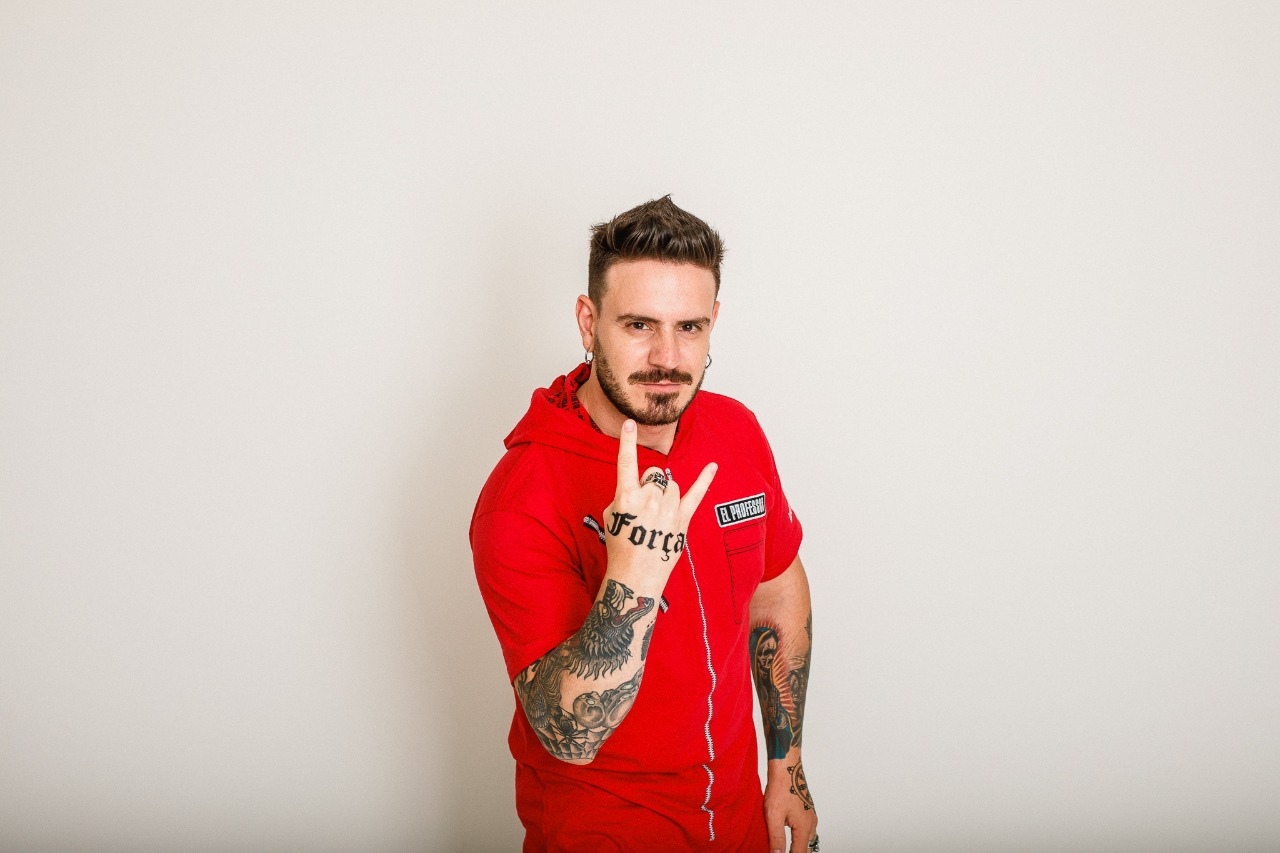 noticia A Fazenda 2021: Professor de Português, sucesso nas redes sociais é confirmado para nova edição do reality. Saiba quem! 