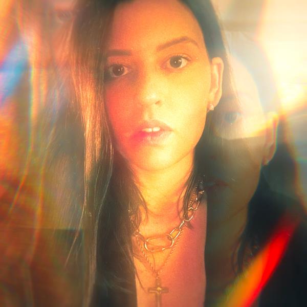 noticia Julia Smith lança “Espelho”, seu novo álbum