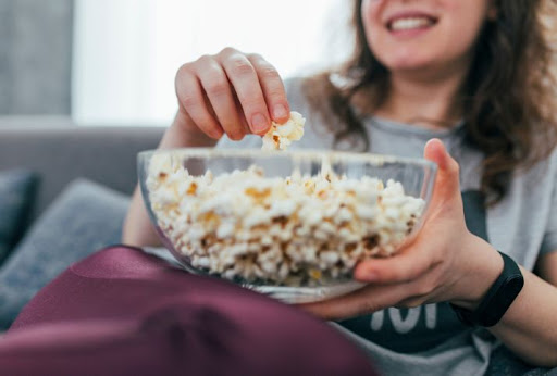 noticia O consumo de pipoca é permitido para quem está de dieta? Entenda