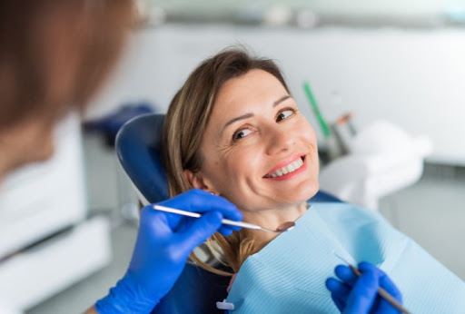 noticia É possível clarear os dentes de uma prótese dentária?