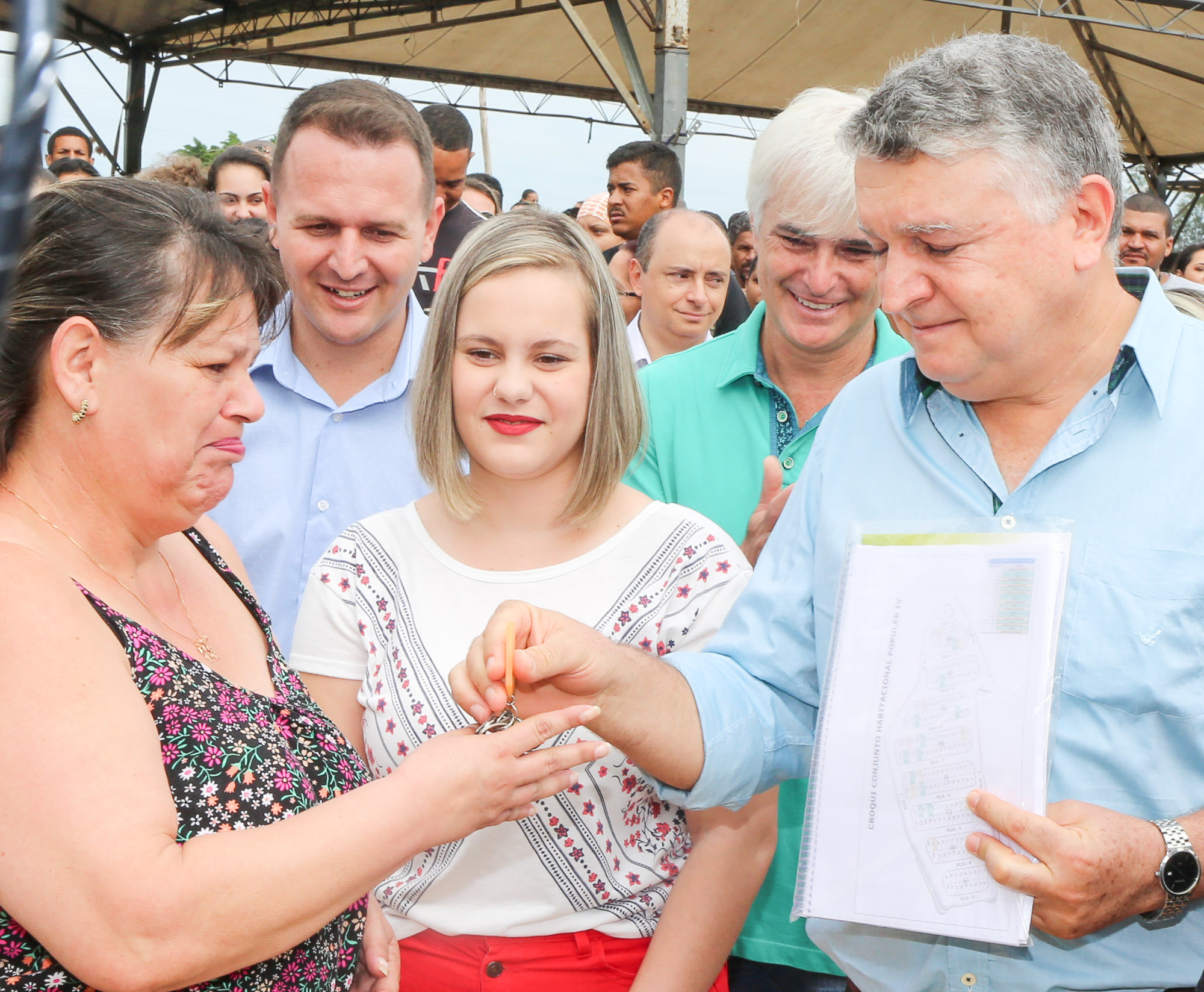 noticia Prefeito Finamore entrega 191 Moradias custeadas integralmente com recursos municipais.