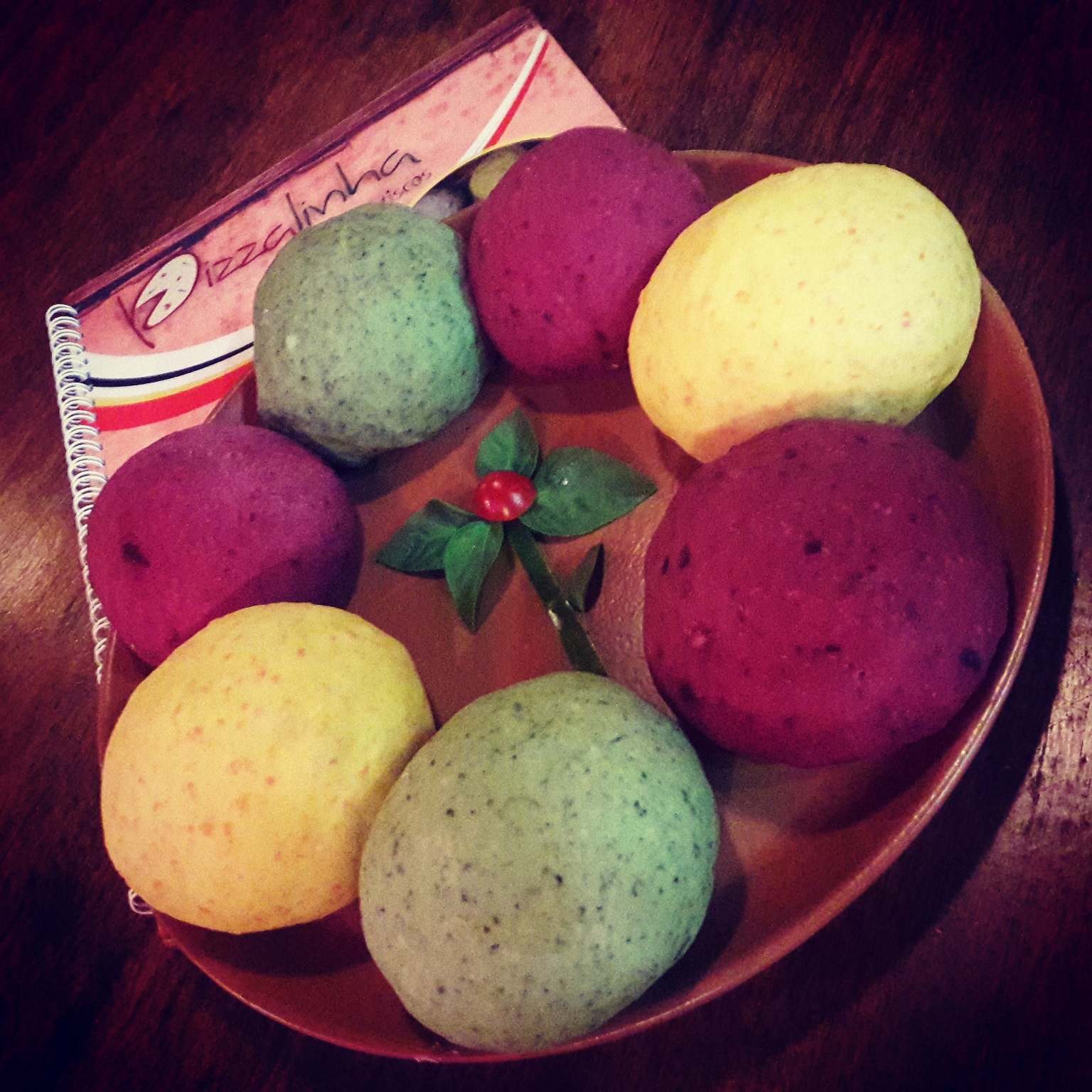 noticia Em Salvador - BA rede Pizzalinha lança novos sabores de pizzas, entre eles de beterraba e cenoura