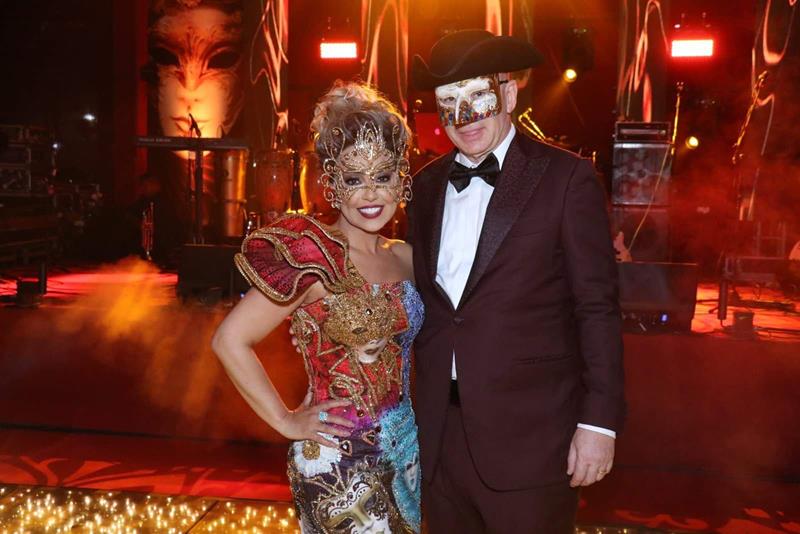 noticia Elaine Fricker Caetano celebra seus 50 anos com festa luxuosa no Rio de Janeiro