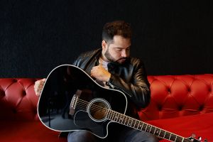 noticia Curitiba lança cantor de sertanejo pop