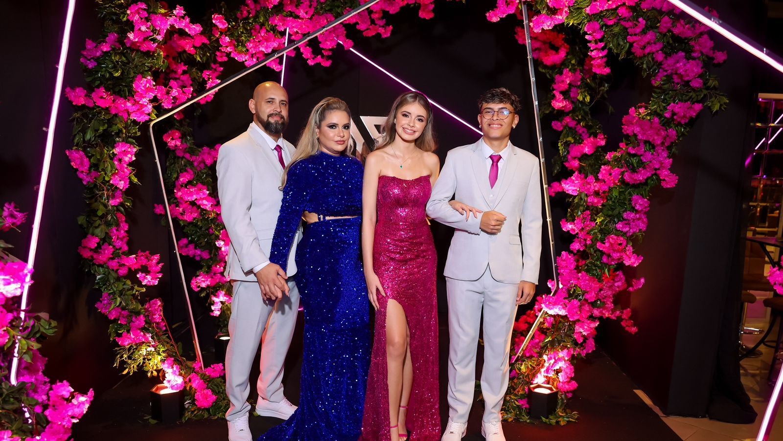 noticia Rebeca Danielly comemora seus 15 anos ao lado de amigos e familiares