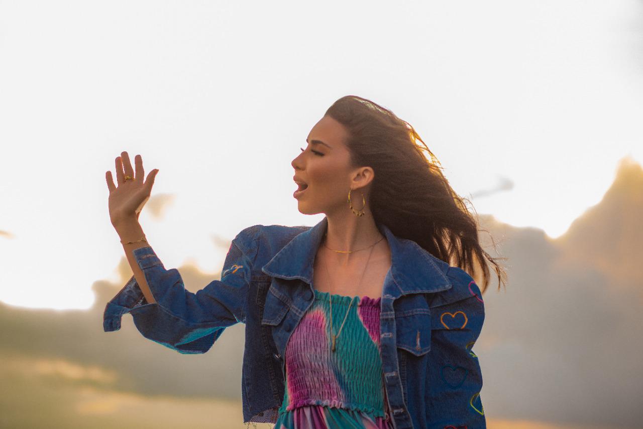 noticia Cantora  Grace Vasconcelos transmite a essência da verdadeira adoração