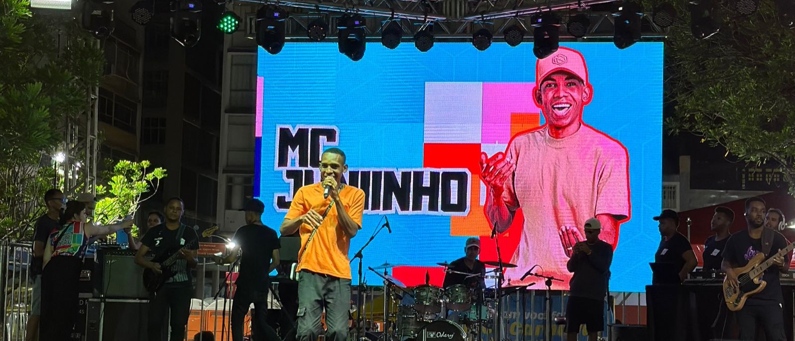 noticia No Impacto de Carnaval, o cantor MC Juniinho participa do penúltimo dia da festa