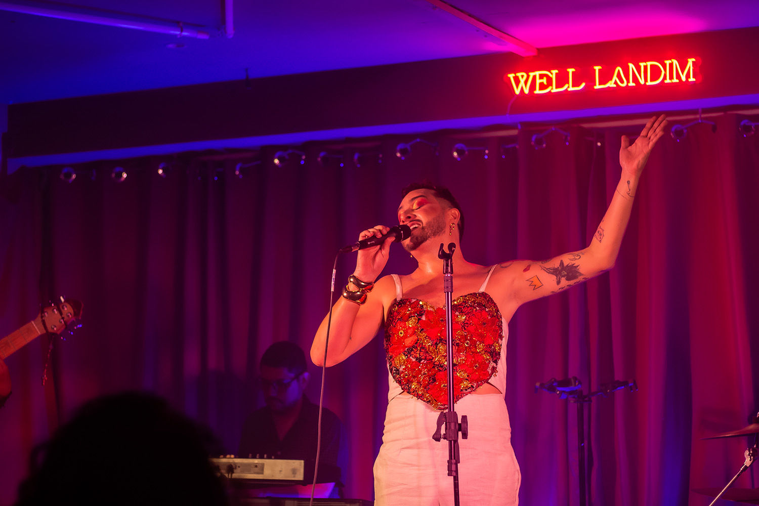 noticia  Well Landim reúne amigos e imprensa no lançamento do videoclipe Not Well